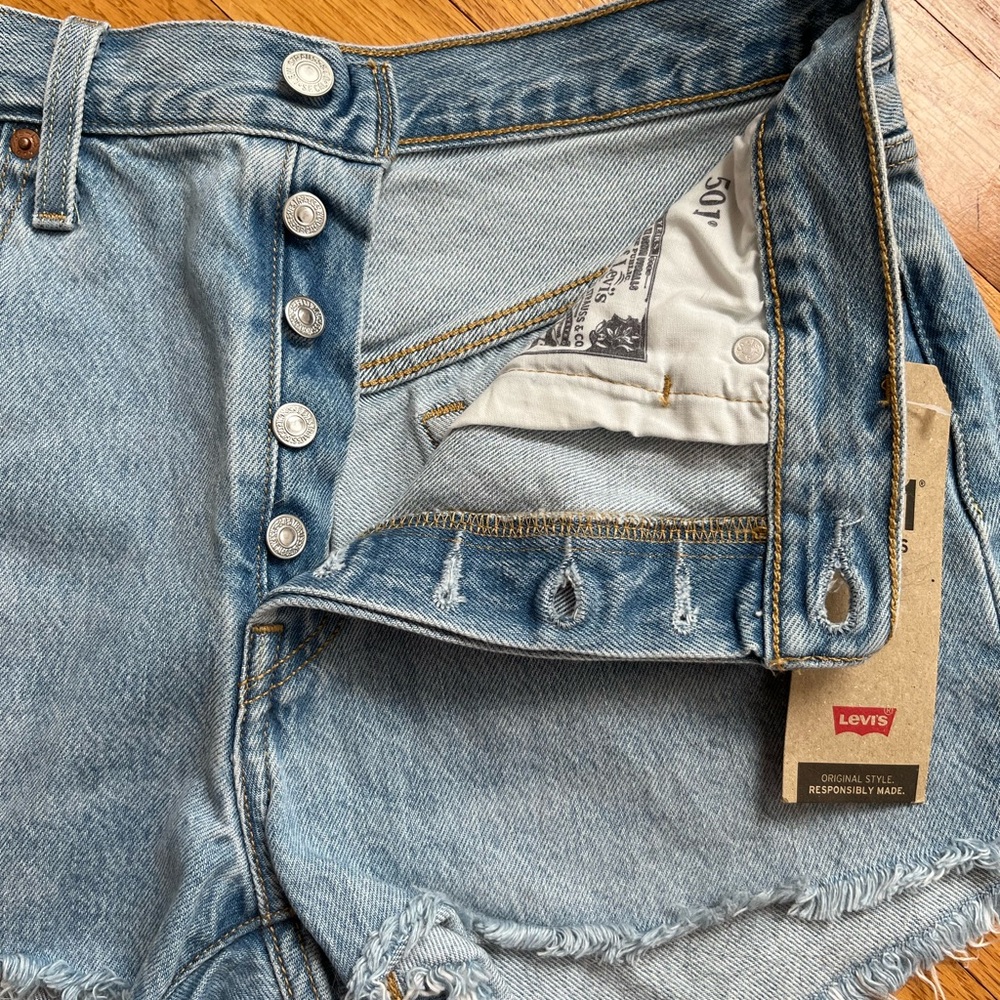 BNWT Levi’s 501 shorts, size 29 - Picture 2 of 5